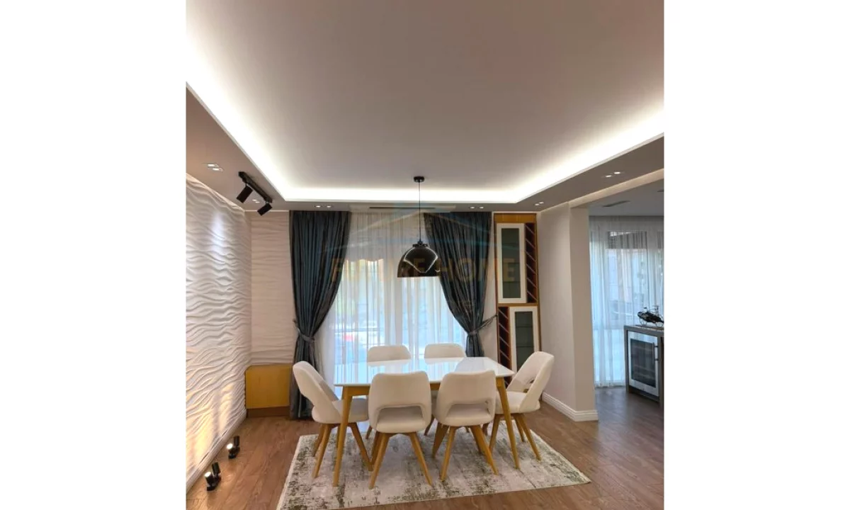 Shtepi ne shitje Apartament ne Tirane, 2+1, Mobilimi E mobiluar, Pagesa 25,000,000  Leke.