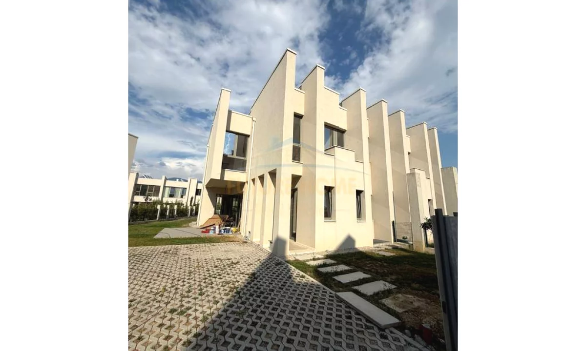 Shtepi me qera Vila Luksoze ne Tirane, 3+1, Mobilimi E mobiluar, Pagesa 250,000  Leke.
