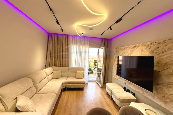 Shtepi me qera 2+1 ne Tirane - 80,000 Leke