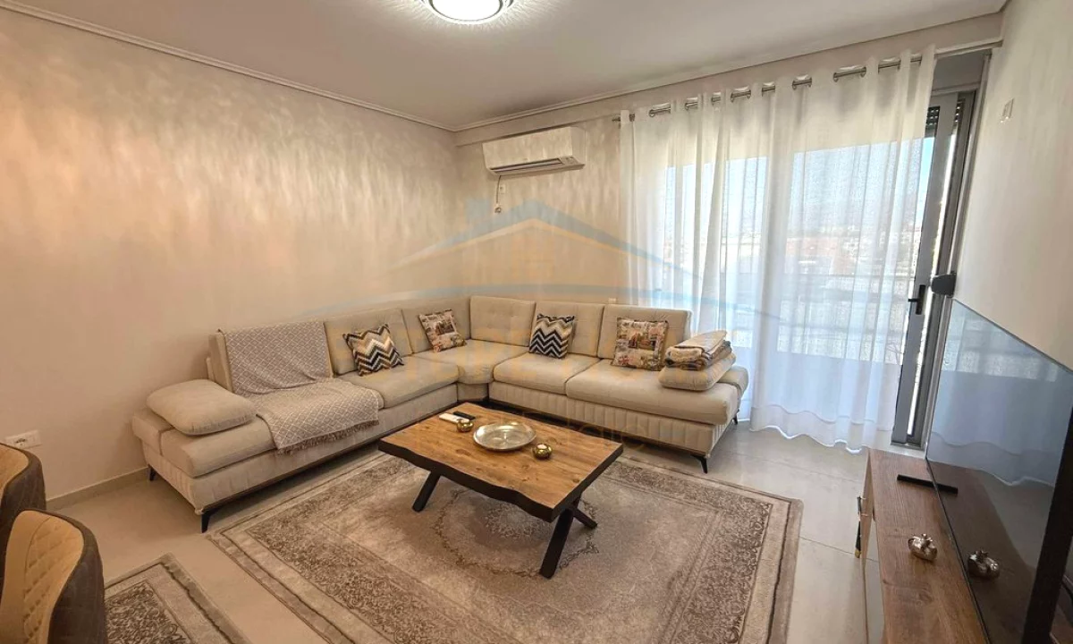 Shtepi me qera Apartament ne Tirane, 2+1, Mobilimi E mobiluar, Pagesa 45,000  Leke.