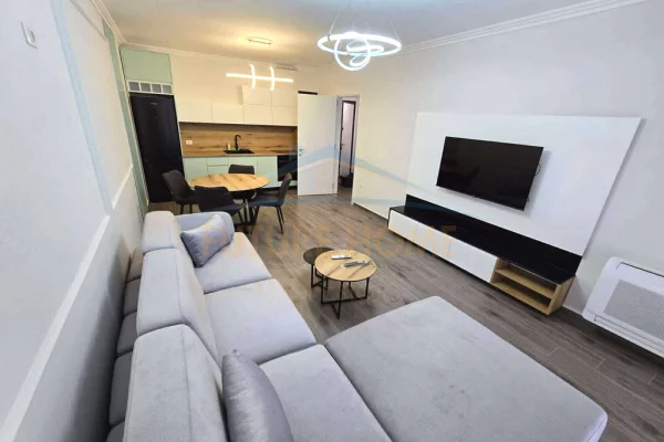 Shtepi me qera 2+1 ne Tirane - 65,000 Leke