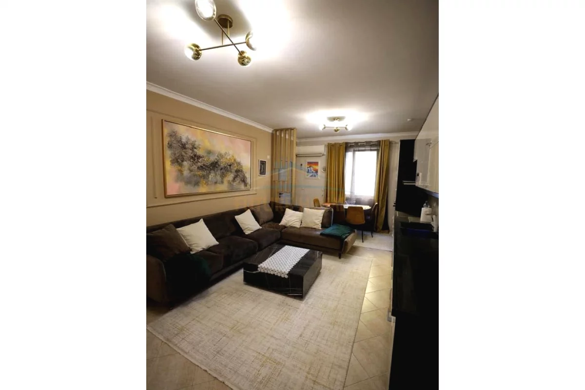 Shtepi me qera Apartament ne Tirane, 2+1, Mobilimi E mobiluar, Pagesa 800  Euro.