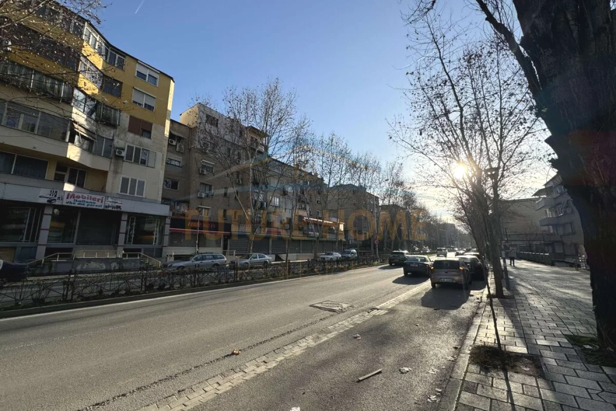 Qera, Ambient Biznesi, Medreseja.