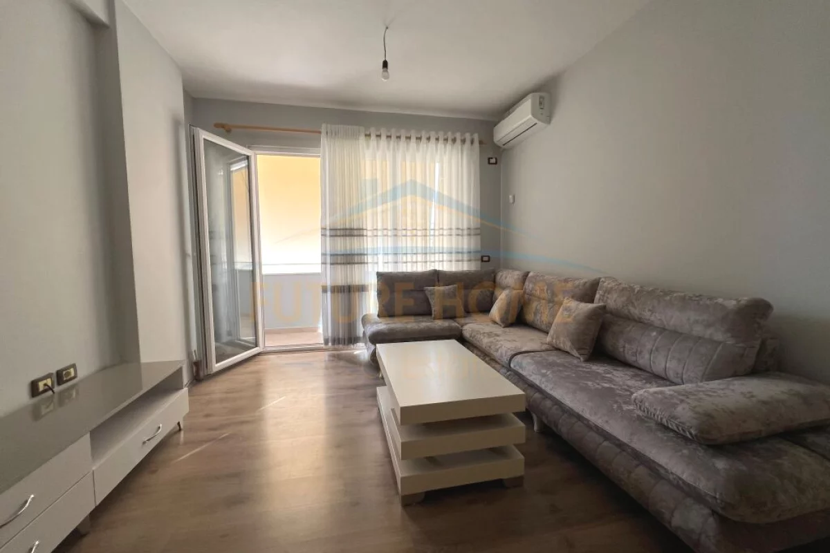 Shtepi me qera Apartament ne Tirane, 3+1, Mobilimi E mobiluar, Pagesa 600  Euro.