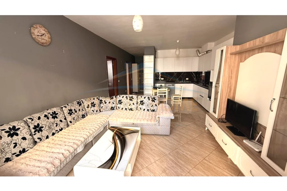 Shtepi ne shitje Apartament ne Tirane, 2+1, Mobilimi E mobiluar, Pagesa 15,800,000  Leke.