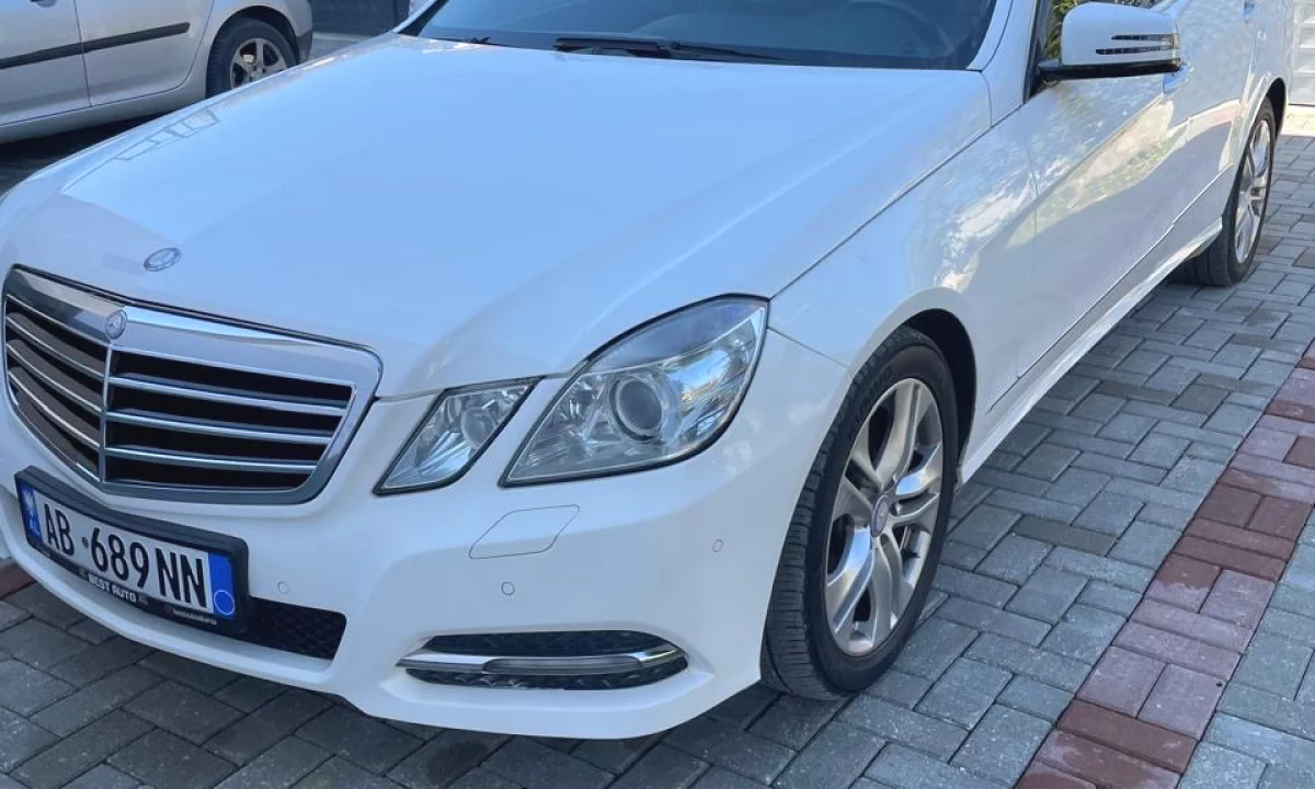 Makina ne shitje ne Tirane, Mercedes-Benz, 2012 Diesel,Kambio Automatik Pagesa 850,000  Leke.
