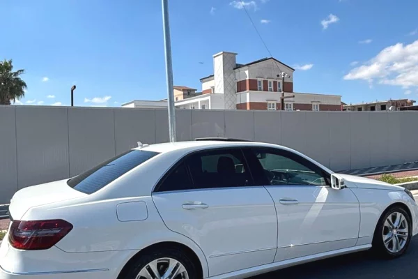 Makina ne shitje ne Tirane - 850,000 Leke