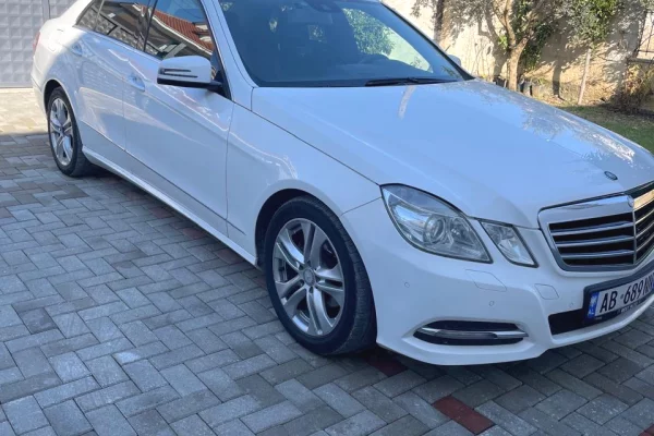 Makina ne shitje ne Tirane, Mercedes-Benz, 2012 Diesel,Kambio Automatik Pagesa 850,000  Leke.