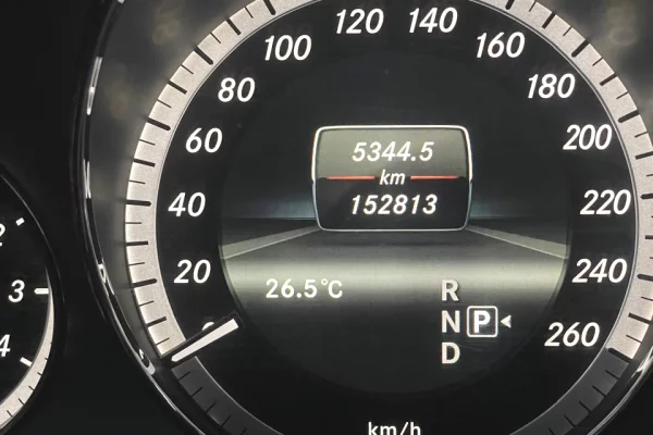 Makina ne shitje ne Tirane, Mercedes-Benz, 2012 Diesel,Kambio Automatik Pagesa 850,000  Leke.