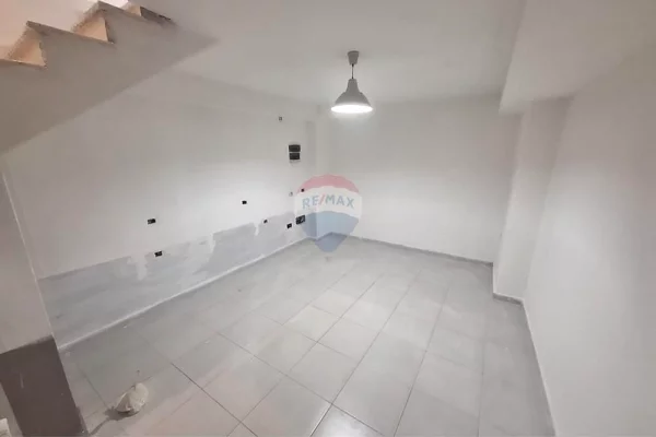 Dyqan ne Shitje ne Yzberisht