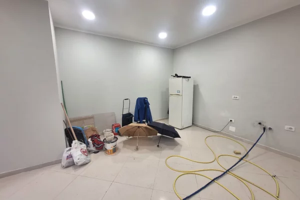 Ambient biznesi me qera 1+1 ne Tirane - 60,000 Leke