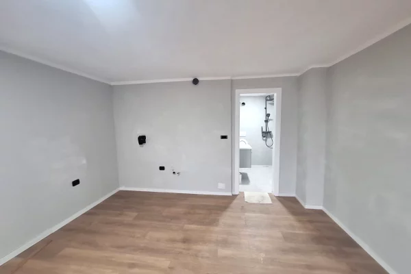 Ambient biznesi me qera 3+1 ne Tirane - 50,000 Leke