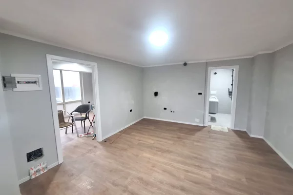 Ambient me qera per Zyra tek Bulevardi i Ri