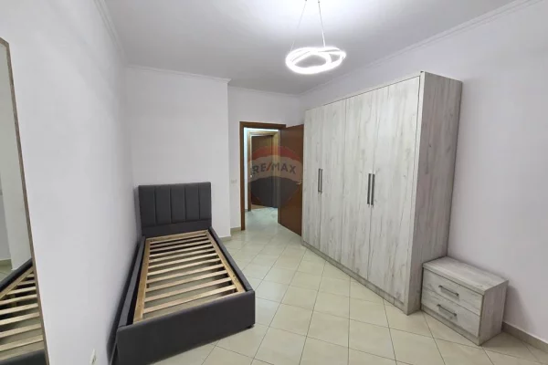 Shtepi ne shitje Apartament ne Tirane, 2+1, Mobilimi E mobiluar, Pagesa 220,000  Euro.