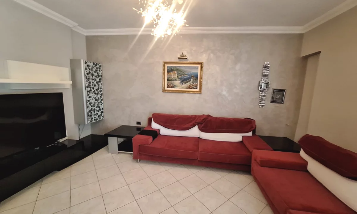 Shtepi ne shitje Apartament ne Tirane, 2+1, Mobilimi Pjeserisht e mobiluar, Pagesa 220,000  Euro.