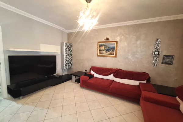 Shtepi ne shitje Apartament ne Tirane, 2+1, Mobilimi Pjeserisht e mobiluar, Pagesa 220,000  Euro.