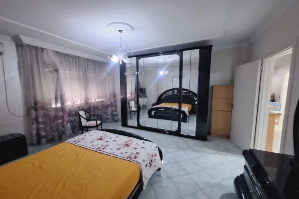 Shtepi ne shitje Apartament ne Tirane, 2+1, Mobilimi Pjeserisht e mobiluar, Pagesa 220,000  Euro.