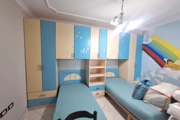 Shtepi ne shitje Apartament ne Tirane, 2+1, Mobilimi Pjeserisht e mobiluar, Pagesa 220,000  Euro.