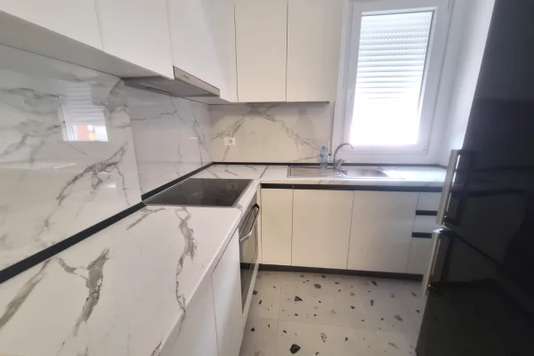 Shtepi me qera Apartament ne Tirane, 1+1, Mobilimi E mobiluar, Pagesa 45,000  Leke.