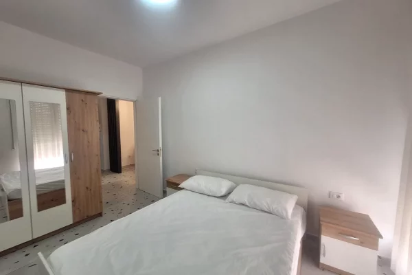 Shtepi me qera Apartament ne Tirane, 1+1, Mobilimi E mobiluar, Pagesa 45,000  Leke.