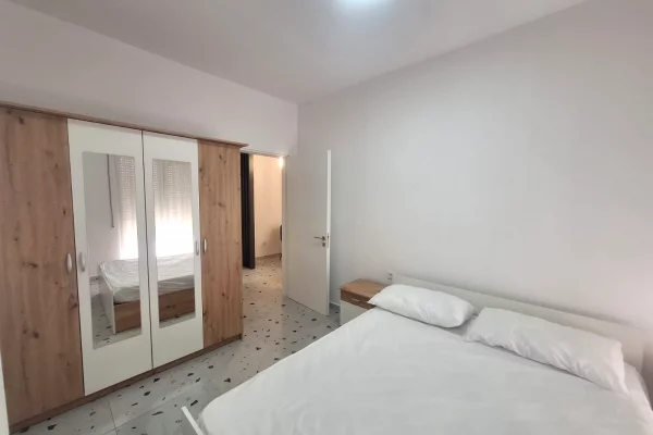 Shtepi me qera Apartament ne Tirane, 1+1, Mobilimi E mobiluar, Pagesa 45,000  Leke.