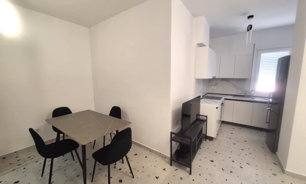Shtepi me qera Apartament ne Tirane, 1+1, Mobilimi E mobiluar, Pagesa 45,000  Leke.