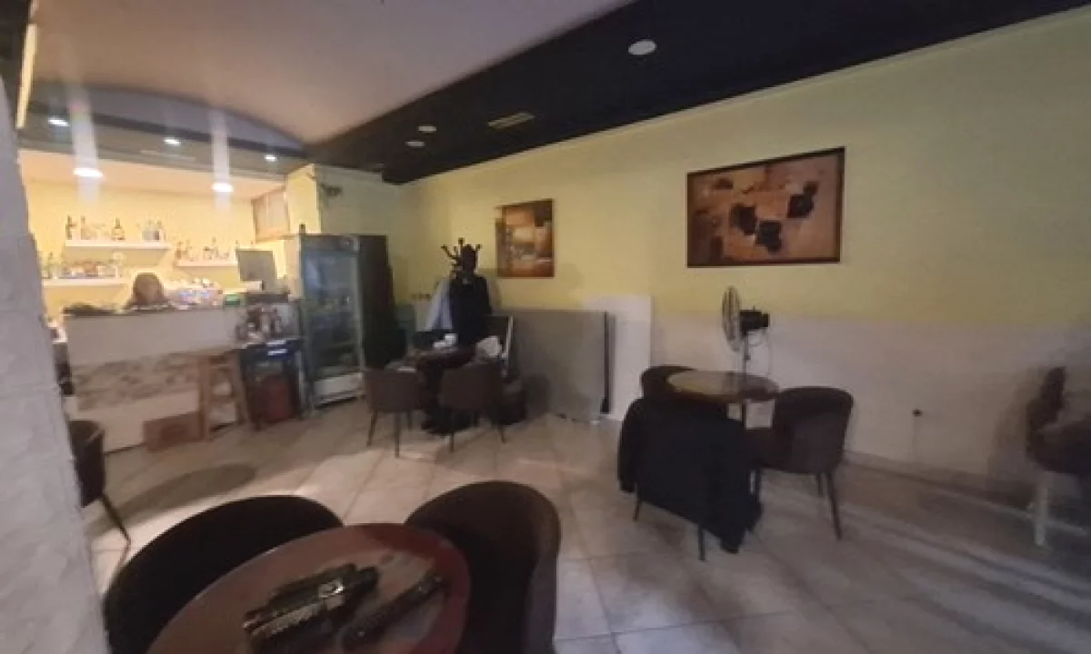 Dyqan me qera tek Joena, 21 Dhjetori