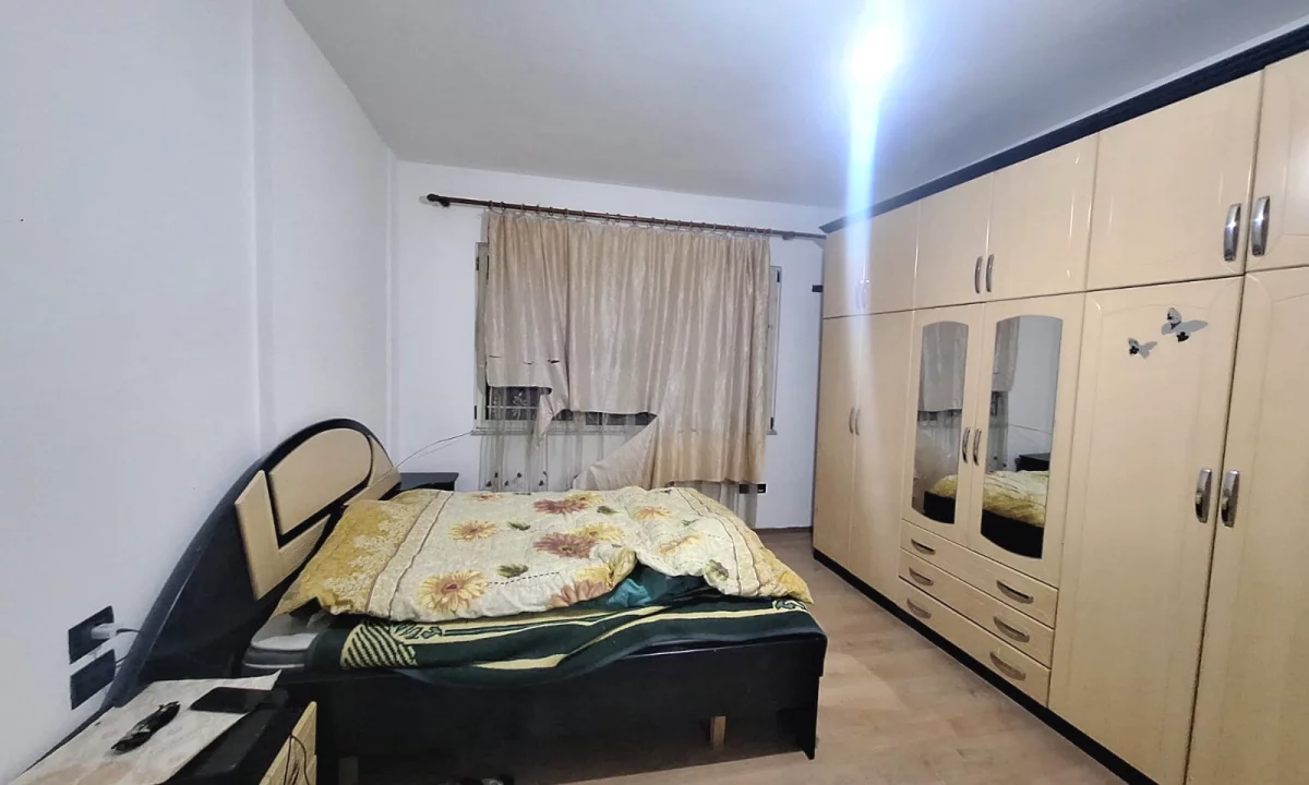 Shtepi me qera Apartament ne Tirane, 3+1, Mobilimi E mobiluar, Pagesa 70,000  Leke.