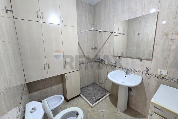 Shtepi me qera Apartament ne Tirane, 1+1, Mobilimi E mobiluar, Pagesa 45,000  Leke.