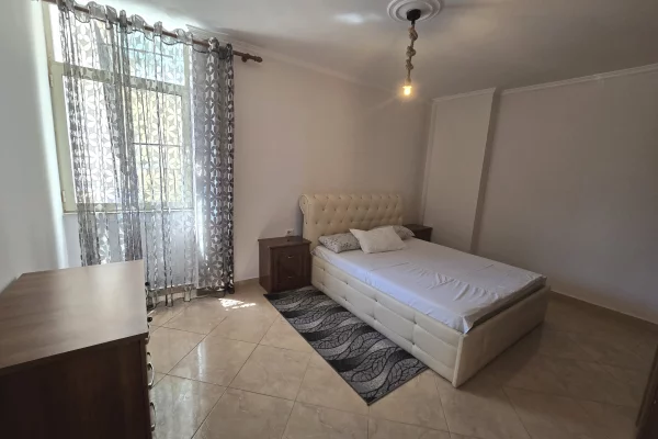 Shtepi me qera Apartament ne Tirane, 2+1, Mobilimi E mobiluar, Pagesa 55,000  Leke.