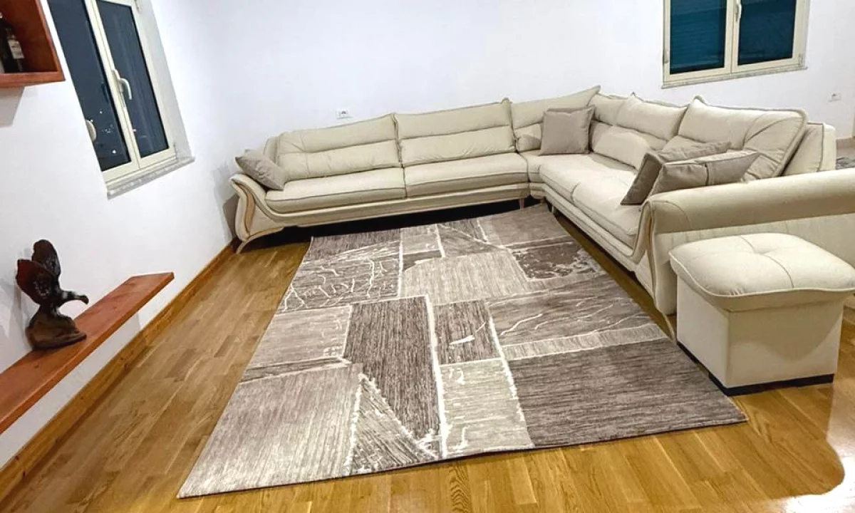 Shtepi me qera Apartament ne Tirane, 2+1, Mobilimi E mobiluar, Pagesa 650  Euro.