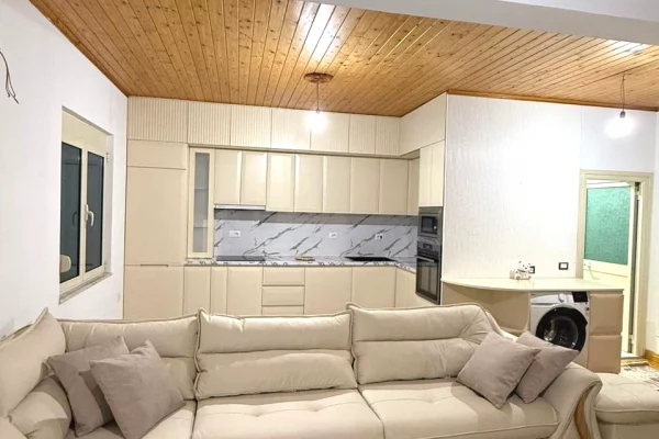 Shtepi me qera Apartament ne Tirane, 2+1, Mobilimi E mobiluar, Pagesa 650  Euro.