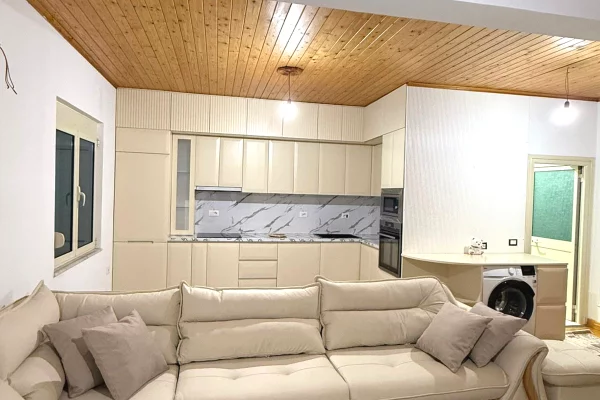 Shtepi me qera Apartament ne Tirane, 2+1, Mobilimi E mobiluar, Pagesa 650  Euro.