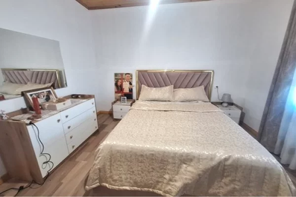 Shtepi me qera Apartament ne Tirane, 2+1, Mobilimi E mobiluar, Pagesa 650  Euro.