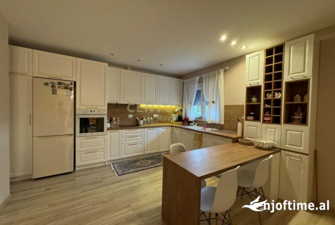 Shtepi me qera Apartament ne Tirane, 2+1, Mobilimi E mobiluar, Pagesa 1,350  Euro.