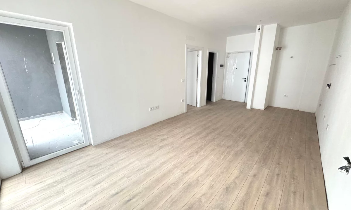 Shtepi ne shitje Apartament ne Tirane, 1+1, Mobilimi Bosh, pa mobiluar, Pagesa 105,000  Euro.
