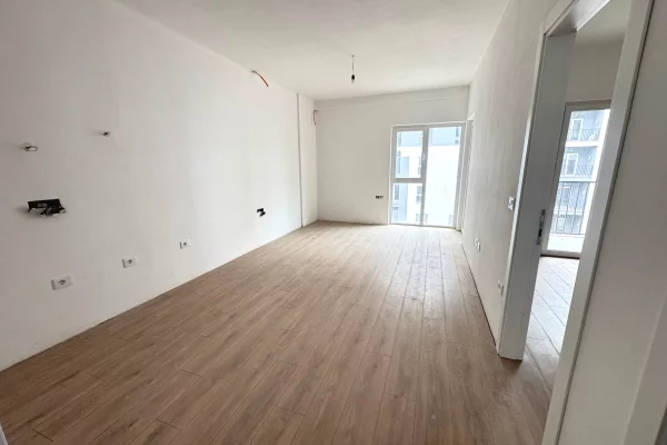 Shtepi ne shitje Apartament ne Tirane, 1+1, Mobilimi Bosh, pa mobiluar, Pagesa 105,000  Euro.