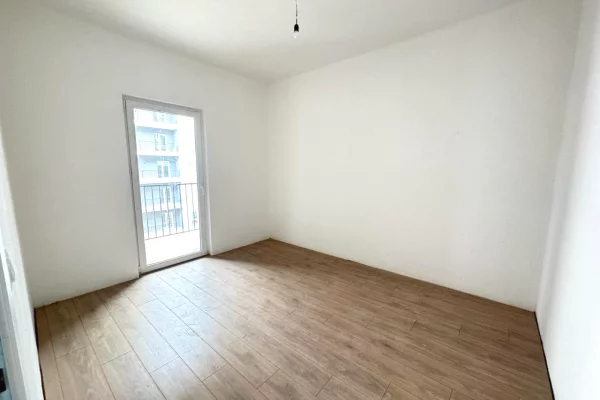 Shtepi ne shitje Apartament ne Tirane, 1+1, Mobilimi Bosh, pa mobiluar, Pagesa 105,000  Euro.