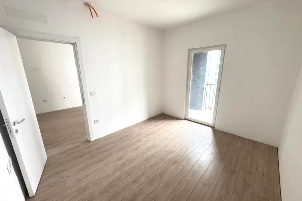 Shtepi ne shitje Apartament ne Tirane, 1+1, Mobilimi Bosh, pa mobiluar, Pagesa 105,000  Euro.
