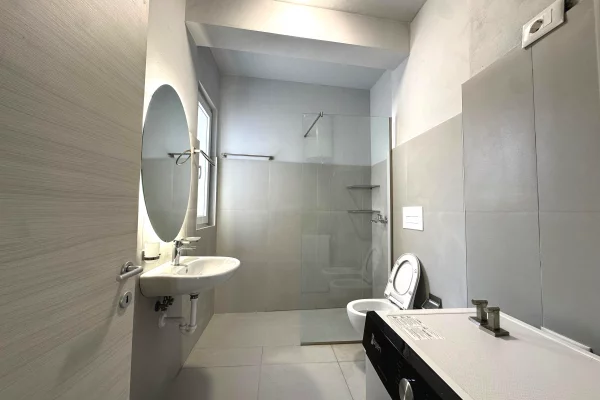 Shtepi me qera Apartament ne Tirane, 2+1, Mobilimi E mobiluar, Pagesa 680  Euro.