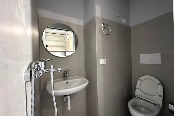 Shtepi me qera Apartament ne Tirane, 2+1, Mobilimi E mobiluar, Pagesa 680  Euro.