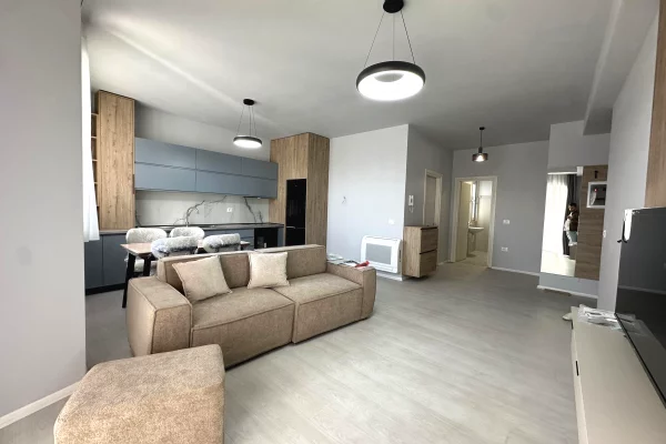 Shtepi me qera 2+1 ne Tirane - 680 Euro