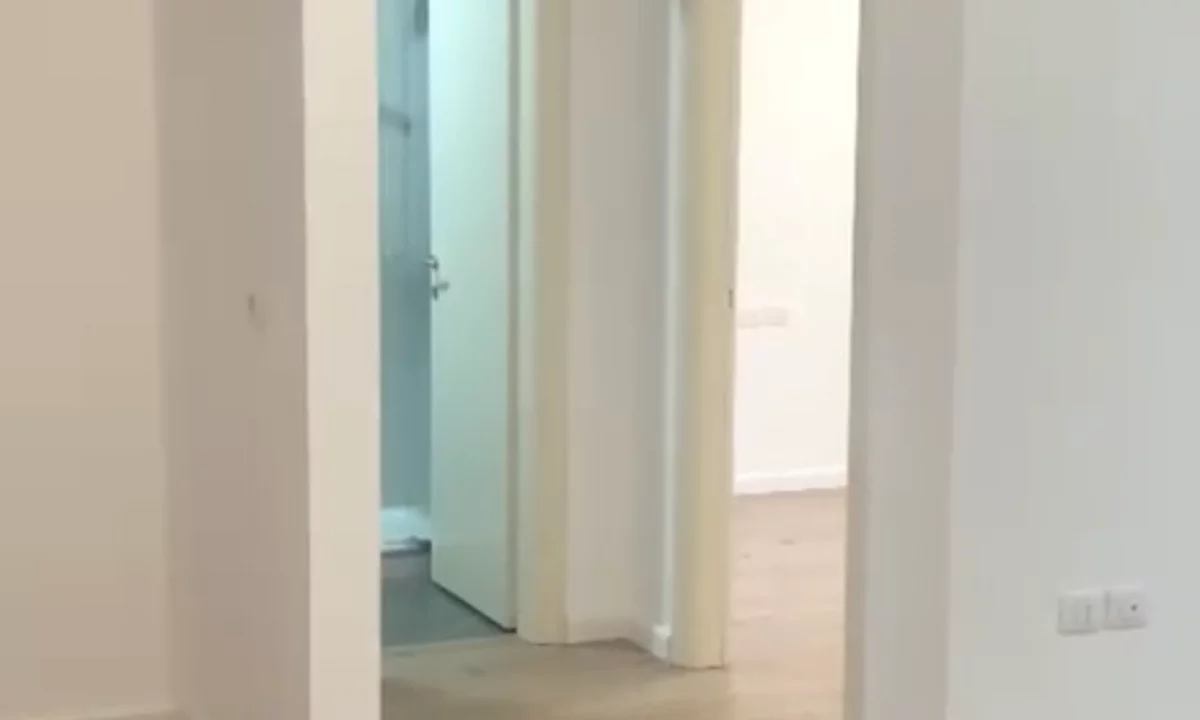 Shtepi ne shitje Apartament ne Tirane, 1+1, Mobilimi Bosh, pa mobiluar, Pagesa 218,000  Euro.