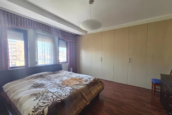 Shtepi ne shitje Apartament ne Tirane, 3+1, Mobilimi E mobiluar, Pagesa 650,000  Euro.