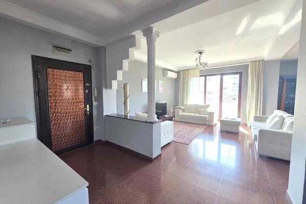 Shtepi ne shitje Apartament ne Tirane, 3+1, Mobilimi E mobiluar, Pagesa 650,000  Euro.