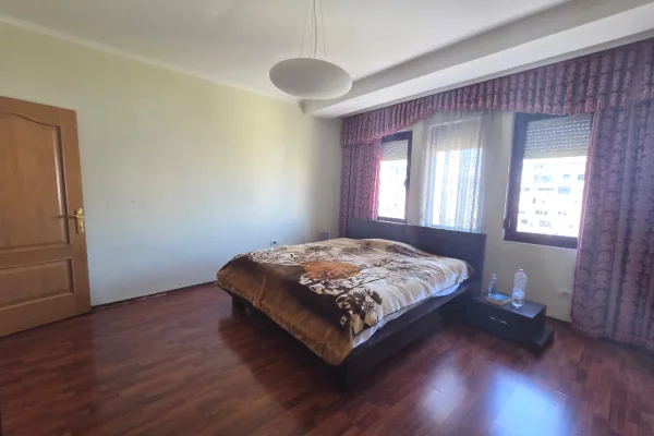 Shtepi ne shitje Apartament ne Tirane, 3+1, Mobilimi E mobiluar, Pagesa 650,000  Euro.
