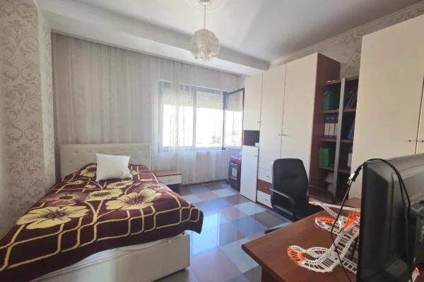 Shtepi ne shitje Apartament ne Tirane, 3+1, Mobilimi E mobiluar, Pagesa 650,000  Euro.