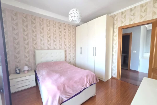 Shtepi ne shitje Apartament ne Tirane, 3+1, Mobilimi E mobiluar, Pagesa 650,000  Euro.