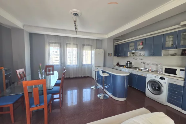 Shtepi ne shitje Apartament ne Tirane, 3+1, Mobilimi E mobiluar, Pagesa 650,000  Euro.