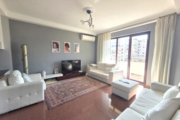 Shtepi ne shitje Apartament ne Tirane, 3+1, Mobilimi E mobiluar, Pagesa 650,000  Euro.